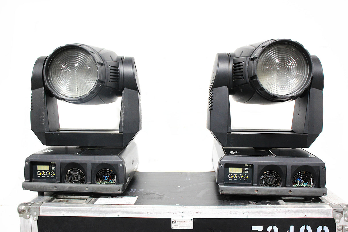 (2) Martin MAC 2000 Wash XB Moving Head Lights in Wheeled Hard Case (3527/8797 Fixture Hours)