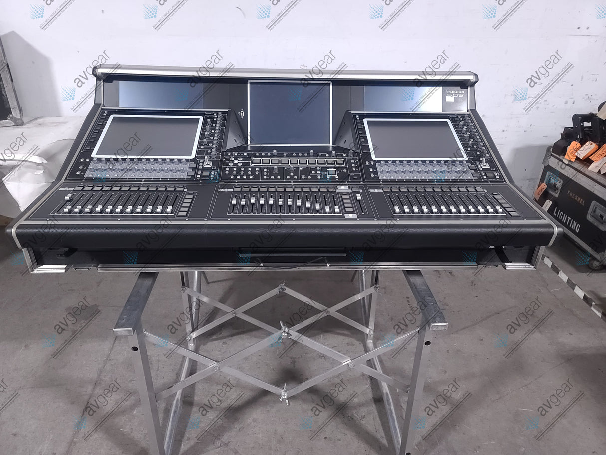 DiGiCo SD5 Digital Mixing Console w/ Wheeled Hard Case