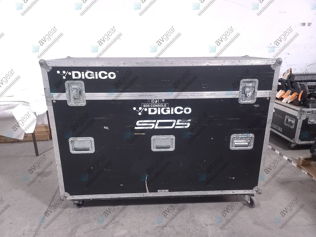 DiGiCo SD5 Digital Mixing Console w/ Wheeled Hard Case