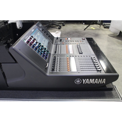 Yamaha CL1 Digital Mixing Console w/ Wheeled Road Case - SIDE