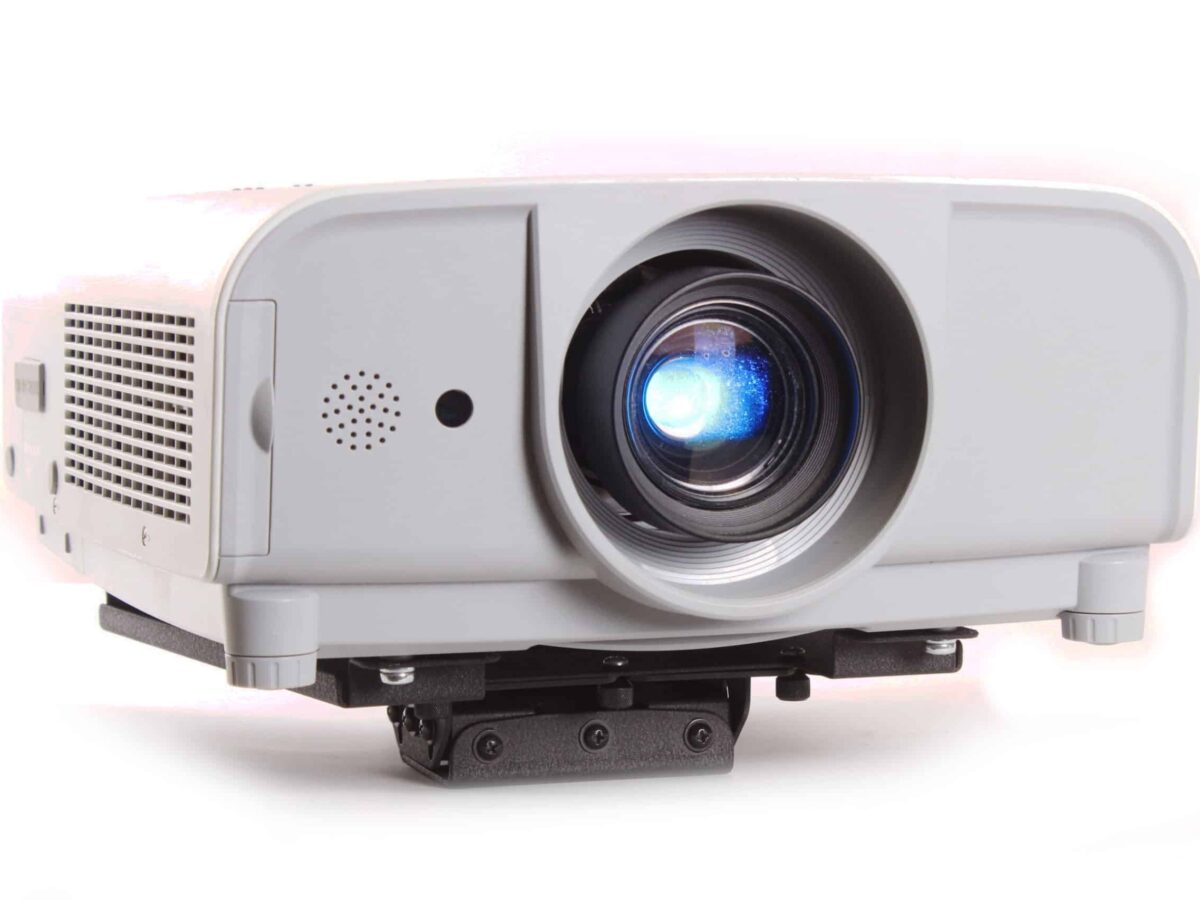 Sanyo PLC-XT20 projector 3800 ANSI lumens w/XGA | AVGear.com