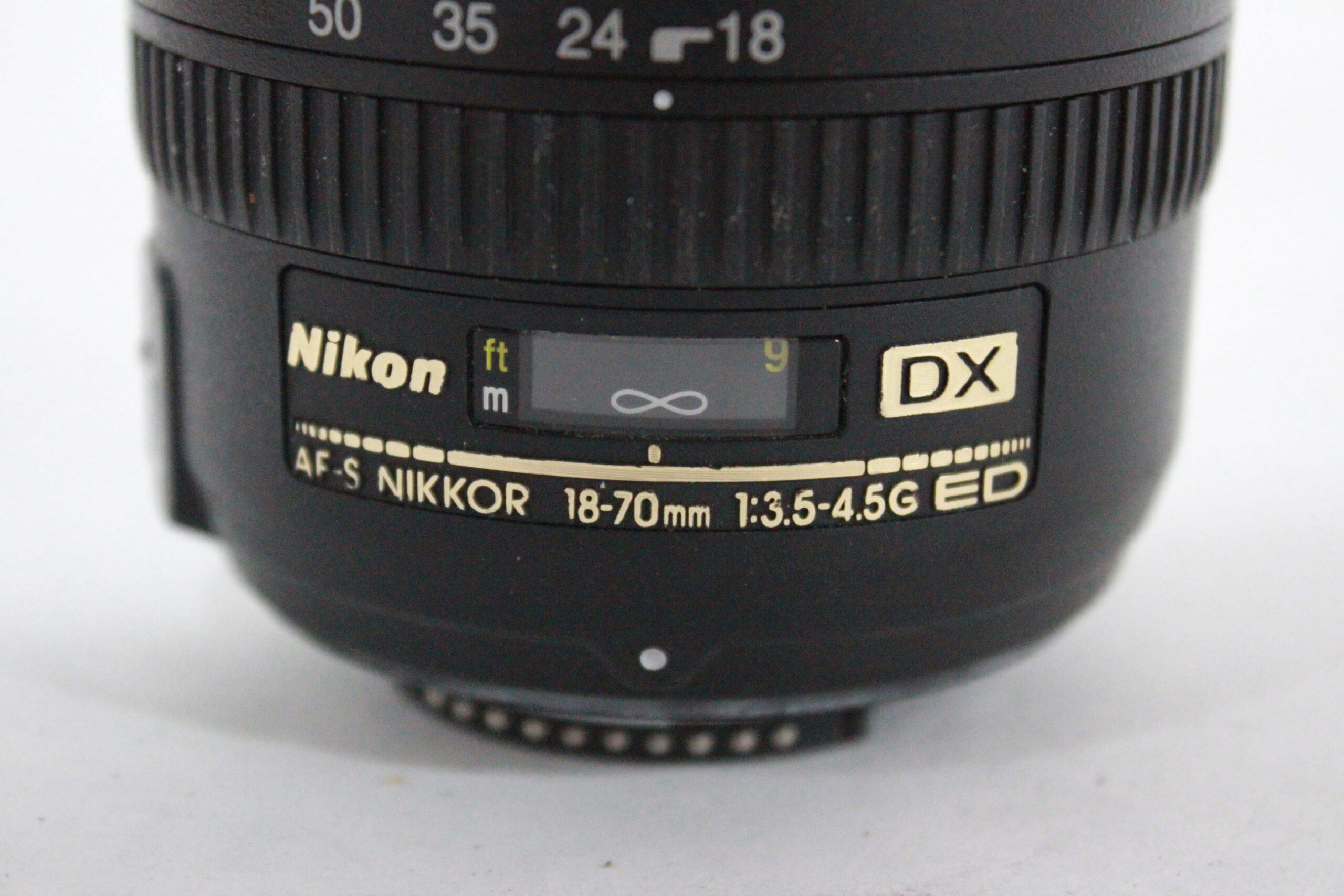 Nikon AF-S DX Zoom-NIKKOR 18-70mm f/3.5-4.5G IF-ED Camera Lens