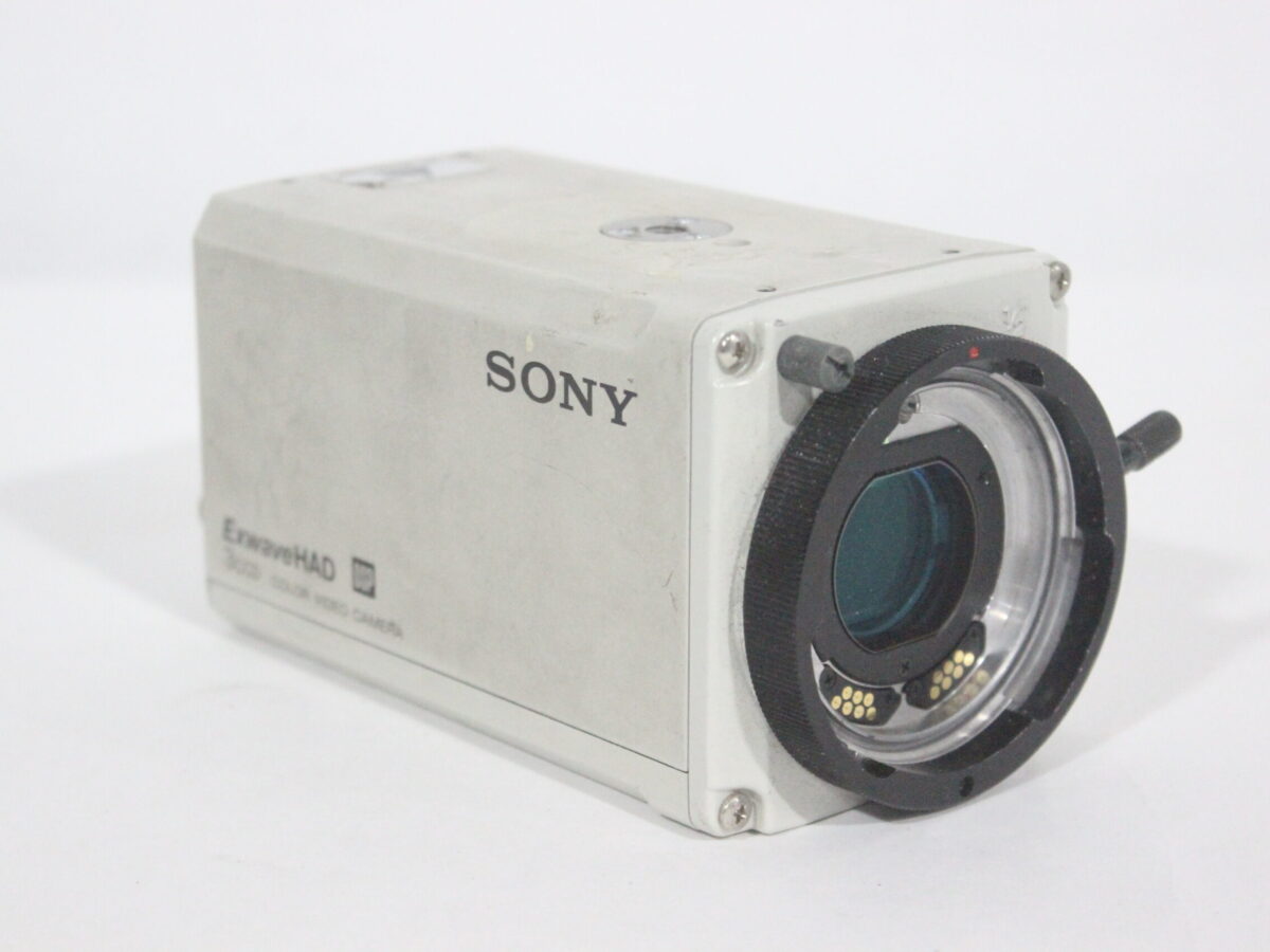 Sony ExwaveHAD DSP 3CCD Color Video Camera · AVGear