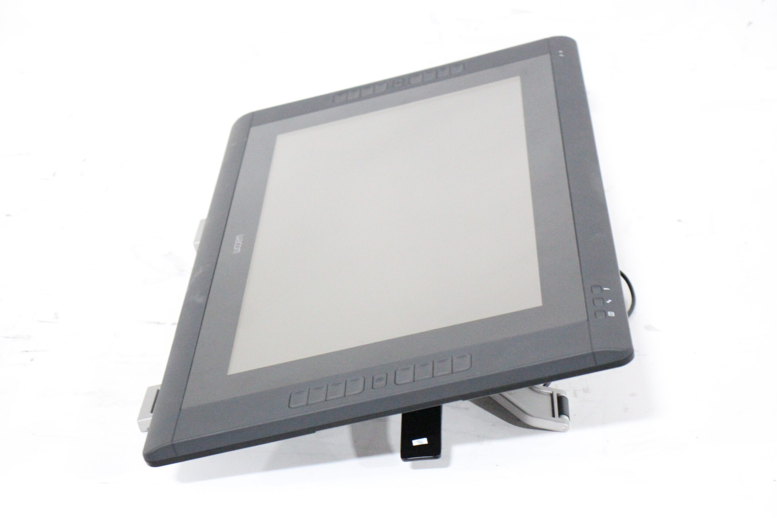 Wacom DTH-2200 Cintiq 22HD Touch LCD Tablet w/ Mount, Stylus, & Pelican  1630 Case