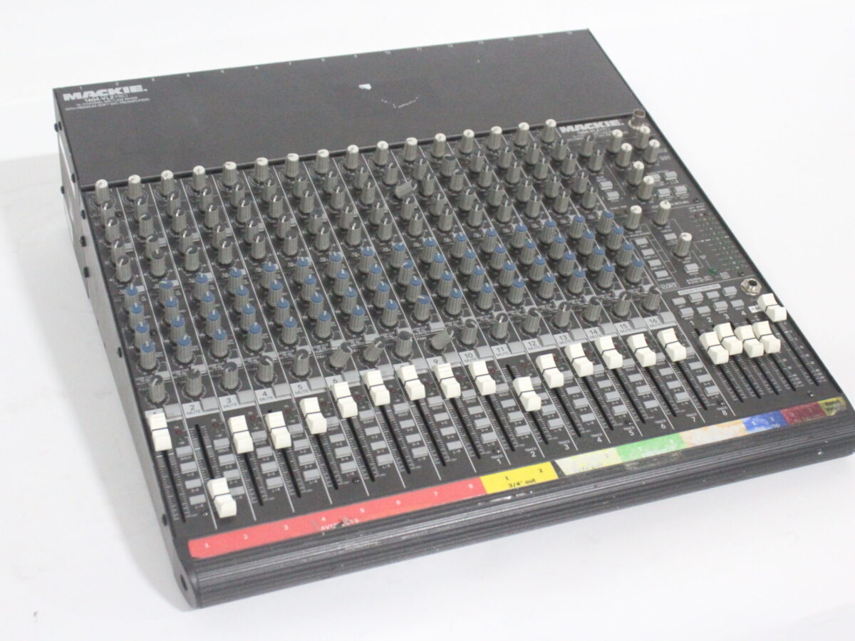 Mackie 1604-VLZ Pro 16-Channel Mic / Line Mixer · AVGear