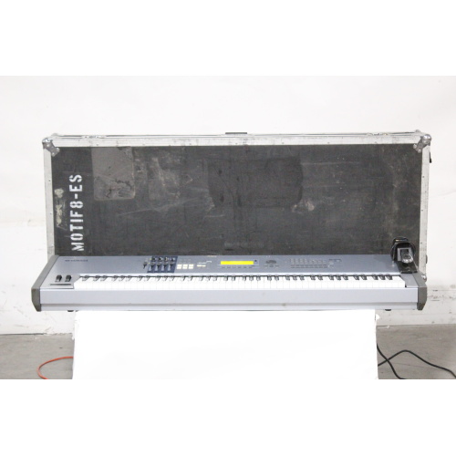 Yamaha Motif XF 8 Production Synthesizer in Hard Wheeled Carrying Case Twist Lock Broken on Hard Case - 2