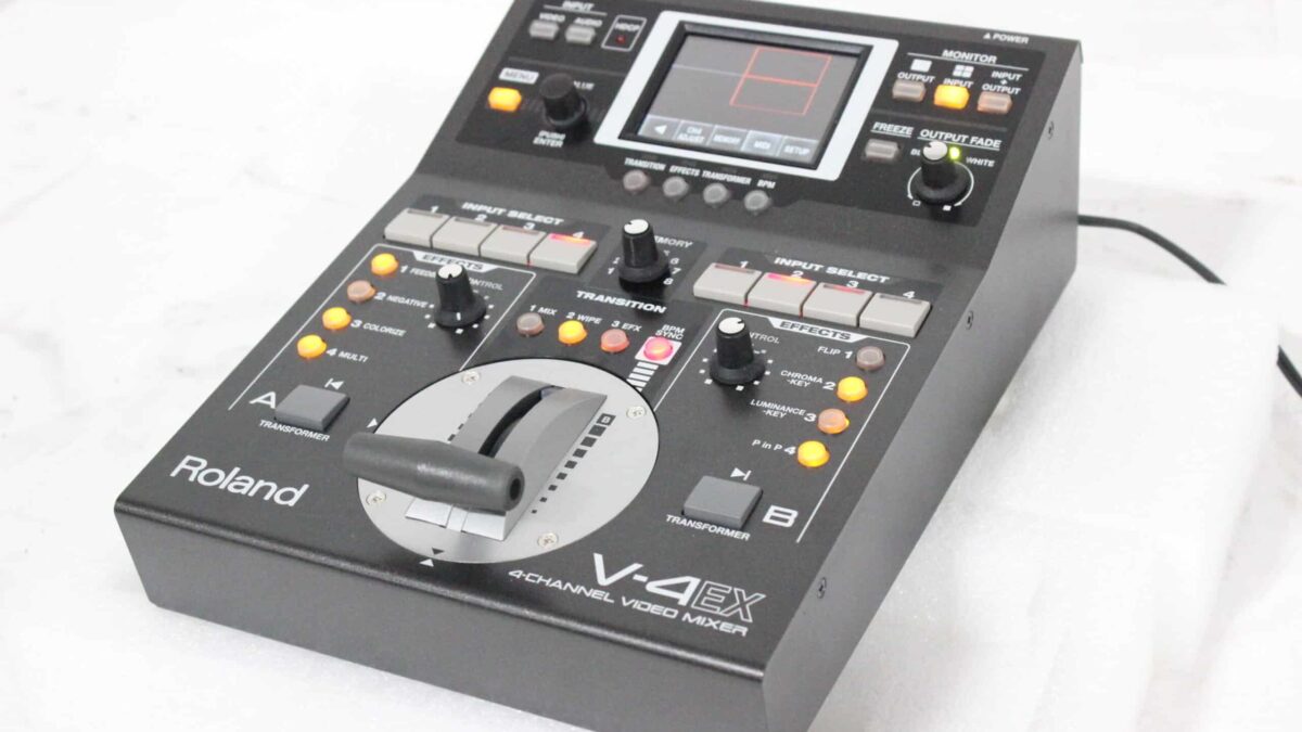 Roland V-4EX 4-Channel Digital Video Mixer with Effects [B-Stock]